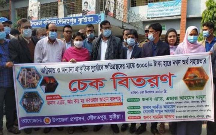 দৌলতপুরে প্রাকৃতিক দুর্যোগে ক্ষতিগ্রস্থ ৪৭ পরিবারকে অর্থ সহায়তা