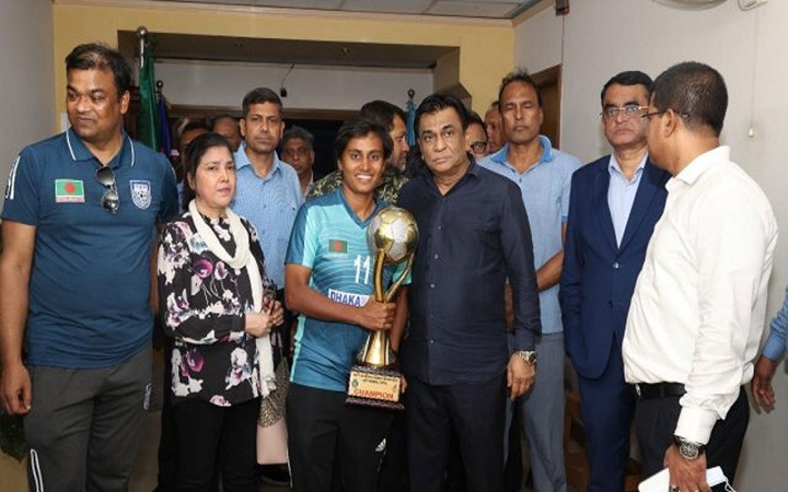 সালাউদ্দিনের বাসায় নারী ফুটবলারদের বৈঠক