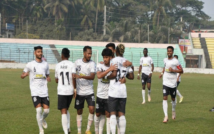 দুই পেনাল্টির ম্যাচে জিতল মোহামেডান