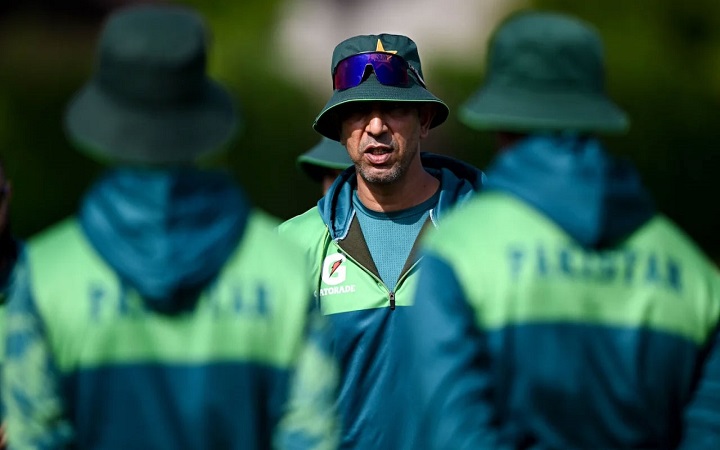 ভারপ্রাপ্ত কোচকে সরিয়ে আবার ভারপ্রাপ্ত কোচ নিয়োগ দিলো পাকিস্তান