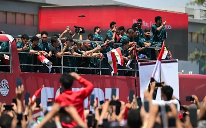 আর্জেন্টিনার কাছে হারের পরও ছাদখোলা বাসে সংবর্ধনা পেল মিশর