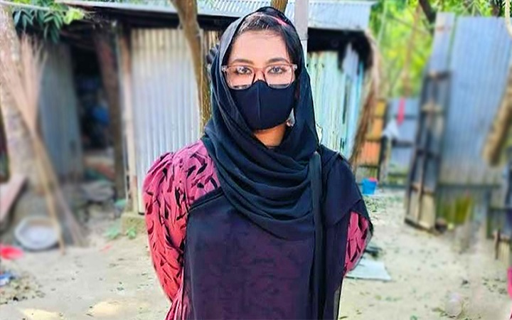 বিয়ের দাবি নিয়ে প্রেমিকের বাড়িতে দুই সন্তানের জননী