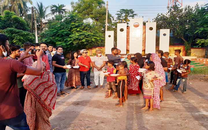 পাবনার ঈশ্বরদীতে পথশিশুদের খাদ্য দিয়ে আত্মপ্রকাশ ‘তারুণ্য৭১’