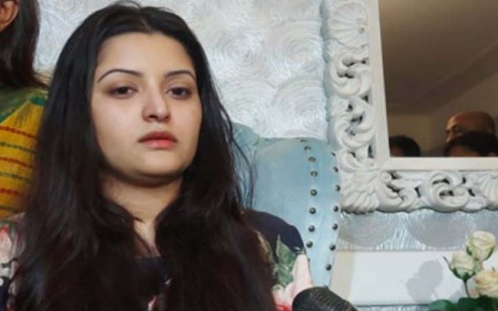 আদালতে পরীমনির শুনানি চলছে