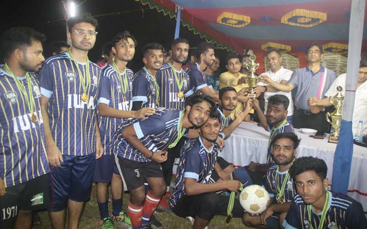 ইবি ফুটবল অ্যাসোসিয়েশনের উদ্যোগে ফুটবল টুর্নামেন্ট সম্পন্ন