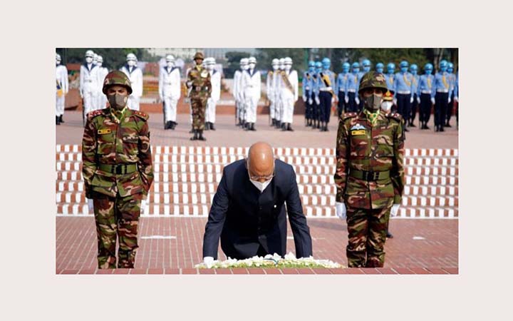 জাতীয় স্মৃতিসৌধে ভারতের রাষ্ট্রপতির শ্রদ্ধা