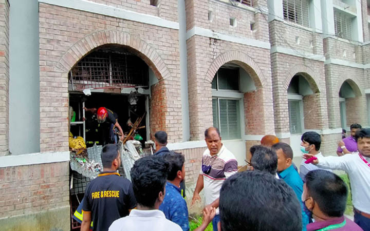 ঝিনাইদহে আদালতের মালখানায় বিস্ফোরণ, নিহত ১