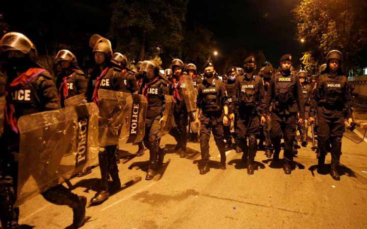 থাইল্যান্ডে রাজতন্ত্রের বিরুদ্ধে বিক্ষোভ, জরুরি অবস্থা জারি
