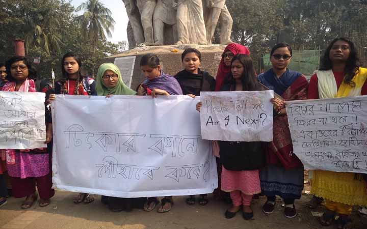 ছাত্রী ধর্ষণের প্রতিবাদে উত্তাল ঢাকা বিশ্ববিদ্যালয়