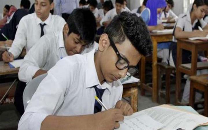 টিকা না নিলে  স্কুলে যেতে পারবে না ১২ বছরের বেশি বয়সের শিক্ষার্থীরা