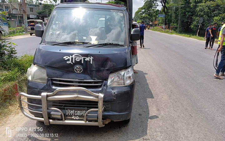 মিরসরাইয়ে দুর্ঘটনার কবলে পুলিশভ্যান, ৪ পুলিশ আহত