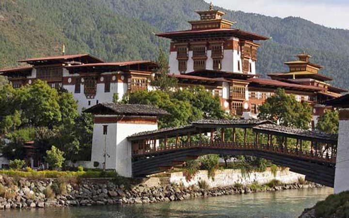 হঠাৎ লকডাউনে ভুটান