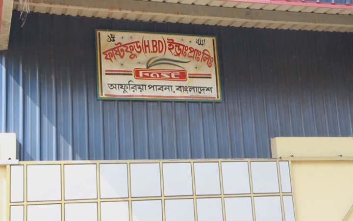 পাবনায় ডিবি পুলিশের অভিযানে অবৈধ যৌন উত্তেজক সিরাপ তৈরির কারখানার সন্ধান