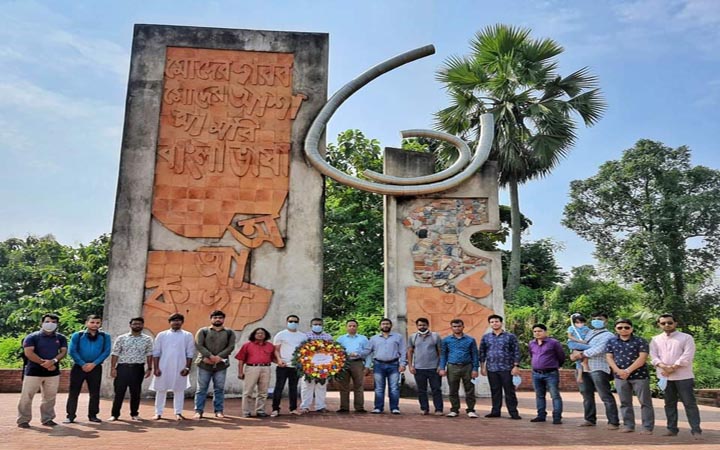 জেল হত্যা দিবসে কুবিতে শহীদদের স্মরণে পুস্পস্তবক অর্পণ