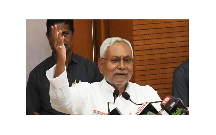 বিহারে চমক : বিজেপি ছেড়ে লালুর সাথে জোট নীতীশের