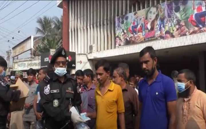 যশোরে ব্যাবের  বিনামূল্যে মাস্ক বিতরণ
