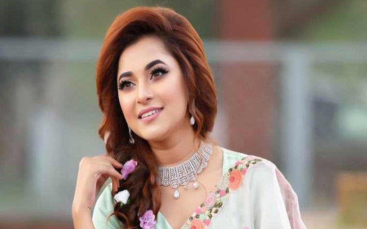 চুপিসারে বিয়ে করেছেন সংগীতশিল্পী লিজা