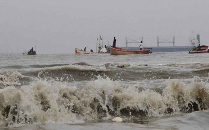 উত্তাল সাগর, নিম্নচাপটি আরও ঘনীভূত হওয়ার শঙ্কা