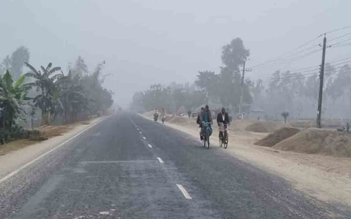 কনকনে শীতে কাবু পঞ্চগড়, বিপর্যস্ত জনজীবন
