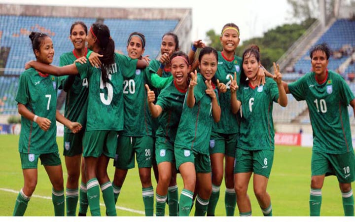 মেয়েদের পুরস্কার দেবে বাফুফে