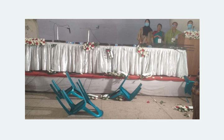 গণফোরামের কাউন্সিলে হামলা, আহত ২০