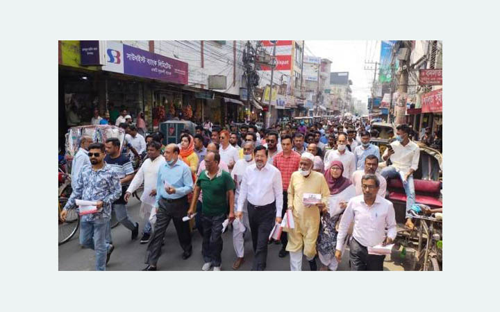 নিত্য প্রয়োজনীয় পণ্যের দাম বৃদ্ধির প্রতিবাদে পাবনা বিএনপির লিফলেট বিতরণ ও বিক্ষোভ