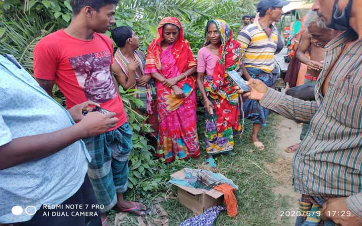 চৌগাছা-পুড়াপাড়া সড়কে কার্টুন ভর্তি নবজাতক উদ্ধার