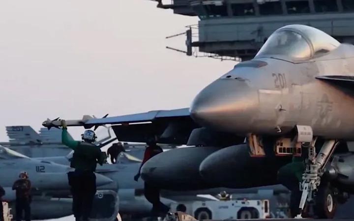 ইয়েমেনের তেল বন্দরে মার্কিন বিমান হামলায় নিহত ৩৮