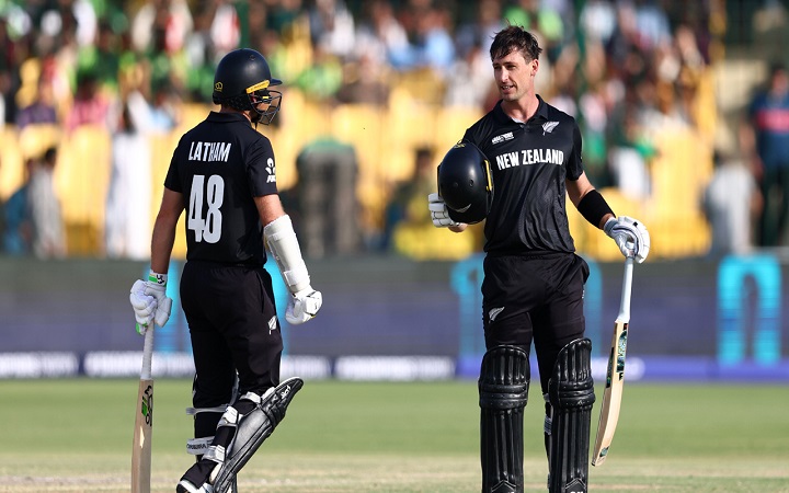 জোড়া সেঞ্চুরিতে পাকিস্তানকে বড় লক্ষ্য দিলো নিউজিল্যান্ড