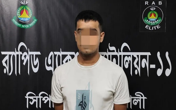 বাগবিতণ্ডার জেরে দাদাকে গুলি, আগ্নেয়াস্ত্রসহ নাতি গ্রেপ্তার