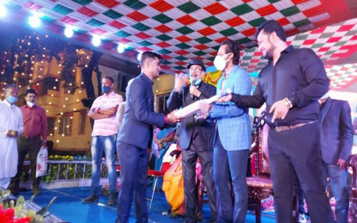 সাকিব আল হাসানের পূজায় যোগ দেয়া নিয়ে যা বলছেন কলকাতার আয়োজকরা