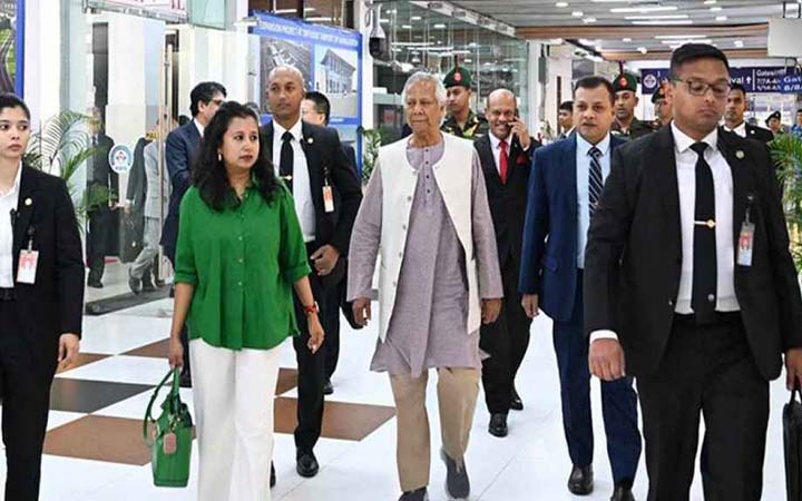 চীনের উদ্দেশে ঢাকা ছাড়লেন প্রধান উপদেষ্টা