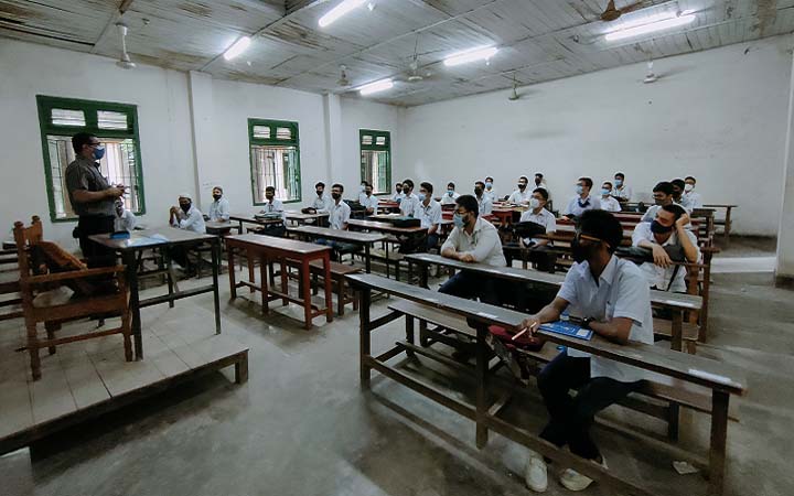 ছুটি বাড়লো স্কুল-কলেজের