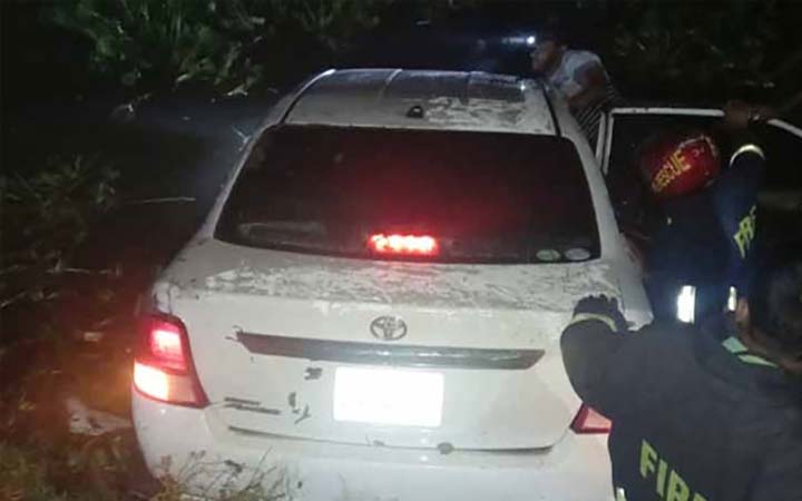 বিয়েবাড়ি থেকে ফেরার পথে নিয়ন্ত্রণ হারিয়ে প্রাইভেটকার পুকুরে, নিহত ৫