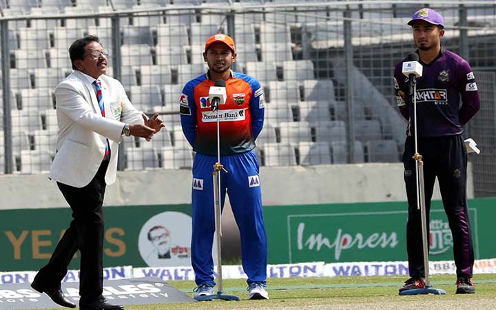 বাঁচা-মরার লড়াইয়ে টস জিতে ফিল্ডিংয়ে খুলনা